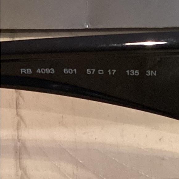 RAY-BAN NEW 57MM RECTANGLE SUNGLASSES BLACK/CRYSTAL GREEN - Picture 10 of 11